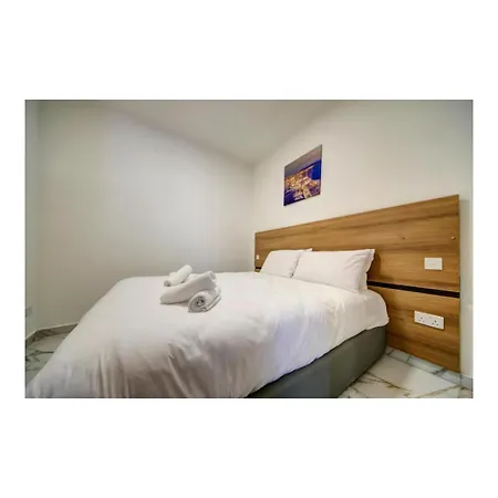 דירה Family Friendly 2 Bedroom - By Hostmt *