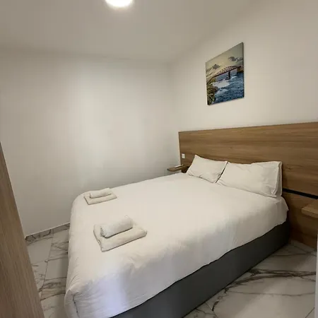 דירה Family Friendly 2 Bedroom - By Hostmt *