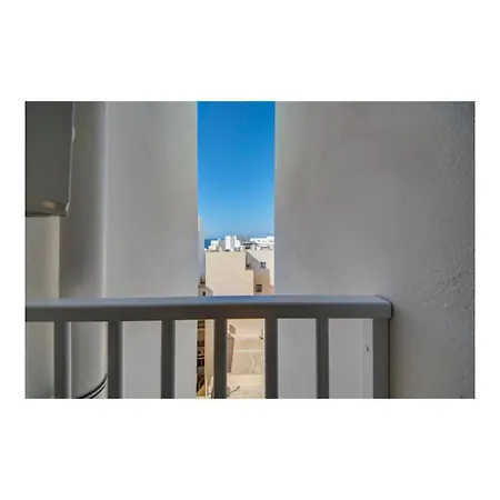 Family Friendly 2 Bedroom - By Hostmt דירה