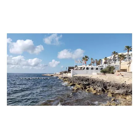 Family Friendly 2 Bedroom - By Hostmt דירה *