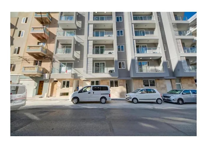 Family Friendly 2 Bedroom - By Hostmt * St. Paul's Bay