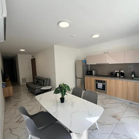 Family Friendly 2 Bedroom - By Hostmt Apartamento