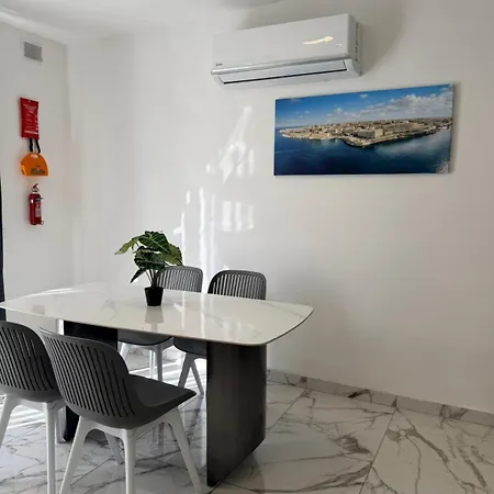 Family Friendly 2 Bedroom - By Hostmt * St Paul's Bay