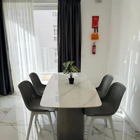 Family Friendly 2 Bedroom - By Hostmt St Paul's Bay