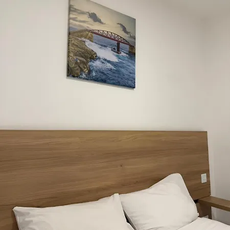 Family Friendly 2 Bedroom - By Hostmt * St. Paul's Bay