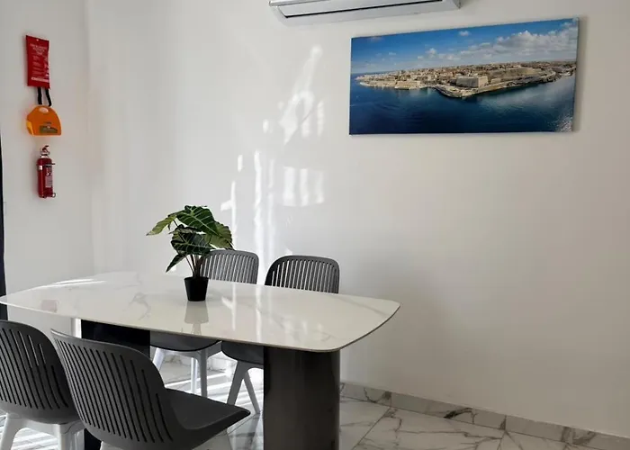 Family Friendly 2 Bedroom - By Hostmt * St. Paul's Bay