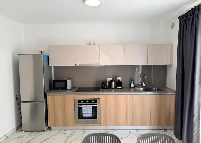 Family Friendly 2 Bedroom - By Hostmt Apartment