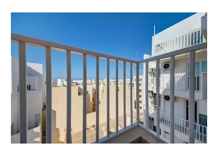 Family Friendly 2 Bedroom - By Hostmt * St. Paul's Bay