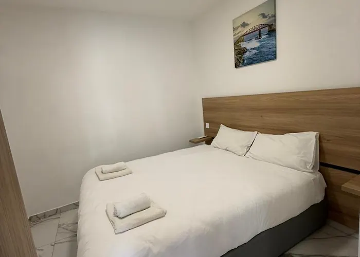 Apartment Family Friendly 2 Bedroom - By Hostmt *